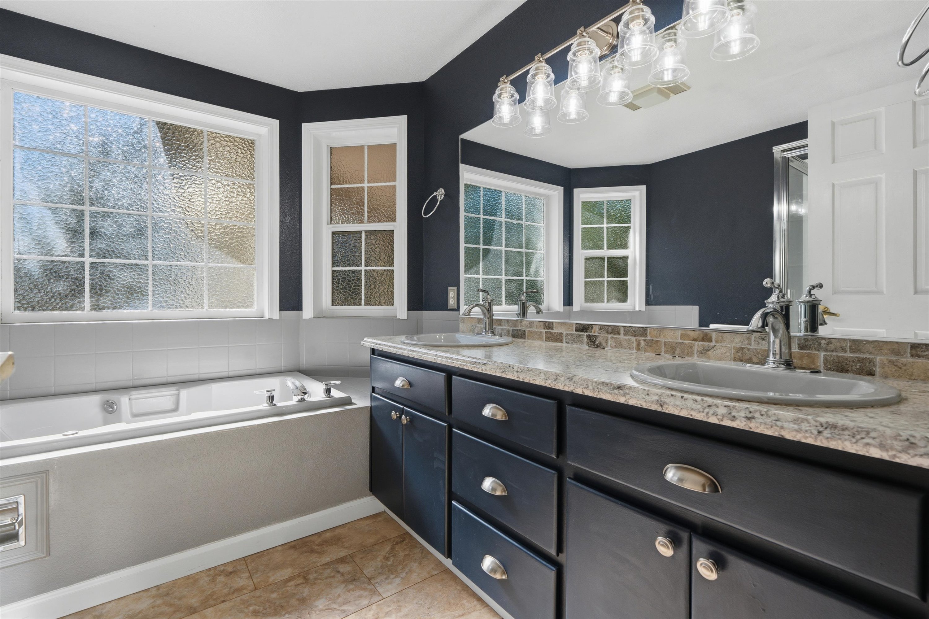Primary Bath — Jetted Tub & Double Vanity